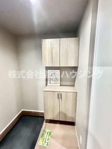 鴫野西一丁目テラウハウスの収納|玄関収納