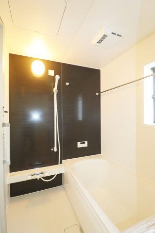 本宮市仁井田字糀壇　　　1号棟　　　五百川小学校、本宮第２中学区の浴室