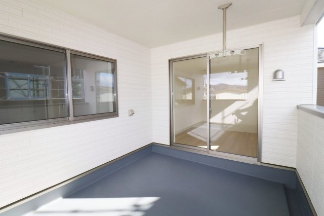 本宮市仁井田字糀壇　　　1号棟　　　五百川小学校、本宮第２中学区のバルコニー|※同社施工例