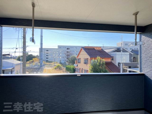 碧南市鴻島町のバルコニー|屋根のあるバルコニーで夜はご家族全員で星を眺める贅沢なひと時を