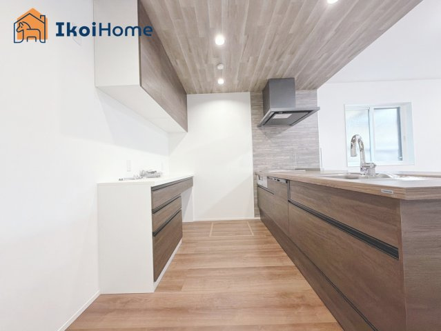 神戸市西区福吉台２丁目　2号棟　新築戸建のキッチン|【ホームページに現地動画掲載中】●年中無休：当日予約可●カップボード備え付けでございます！