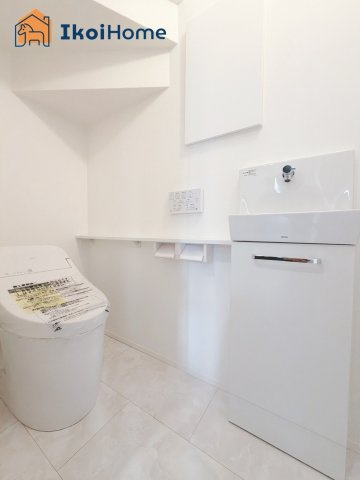 神戸市西区福吉台２丁目　2号棟　新築戸建のトイレ|【ホームページに現地動画掲載中】●年中無休：当日予約可●タンクレストイレでスッキリしております！