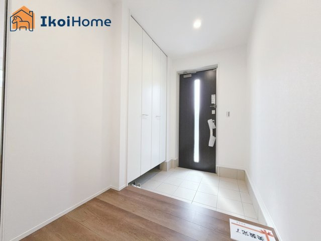 神戸市西区福吉台２丁目　2号棟　新築戸建の玄関|【ホームページに現地動画掲載中】●年中無休：当日予約可●靴箱収納あり！ご家族様でご使用可能です。