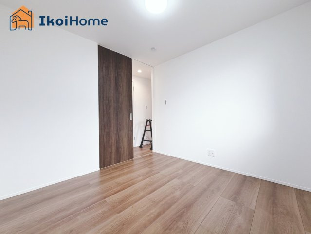 神戸市西区福吉台２丁目　2号棟　新築戸建の寝室|【ホームページに現地動画掲載中】●年中無休：当日予約可●オプションでフローリング強化コーティング有