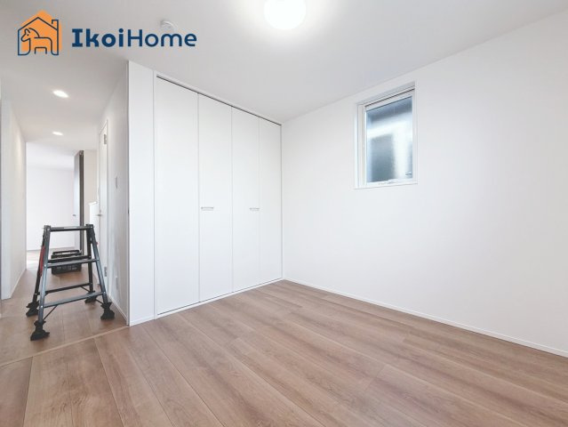 神戸市西区福吉台２丁目　2号棟　新築戸建の寝室|【ホームページに現地動画掲載中】●年中無休：当日予約可●注意。カーテン・カーテンレール付いていません