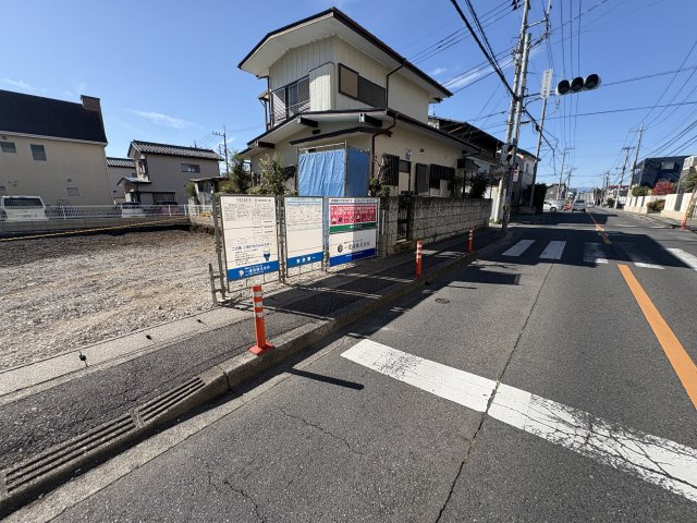 【LiveleGarden】宇都宮市緑 限定１邸の前面道路含む現地写真|○前面道路○
北側前面道路は幅員9ｍ、歩道も完備されお子様の通学にも安心♪
道路の配置や道の広さ日当たりなど、ぜひ現地もご確認ください。
※2025年11月撮影