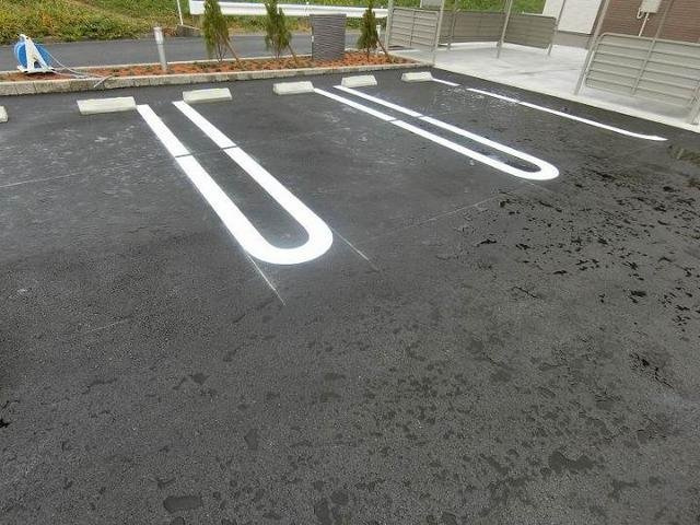 ラフレシールＢの駐車場