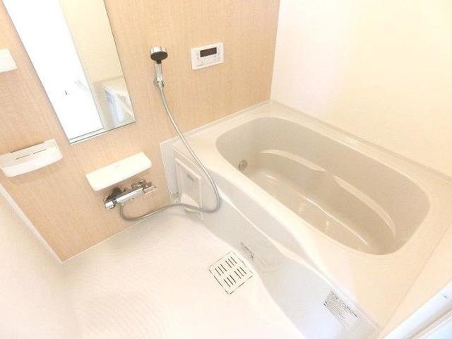 ラフレシールＢの浴室