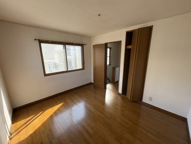 安芸郡府中町山田1の洋室