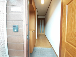 【玄関】 | ベルソー　Ｂ | 収納もある玄関です