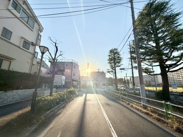 板橋区成増4丁目　新築戸建の前面道路含む現地写真|2025.11.17撮影

現地ご見学希望・資料請求などお気軽にお問い合わせ下さい！
03-5990-5201
