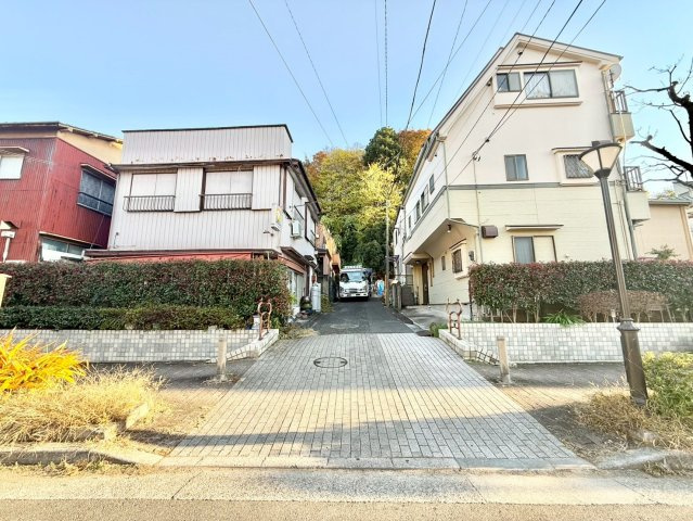 板橋区成増4丁目　新築戸建の前面道路含む現地写真|2025.11.17撮影

現地ご見学希望・資料請求などお気軽にお問い合わせ下さい！
03-5990-5201