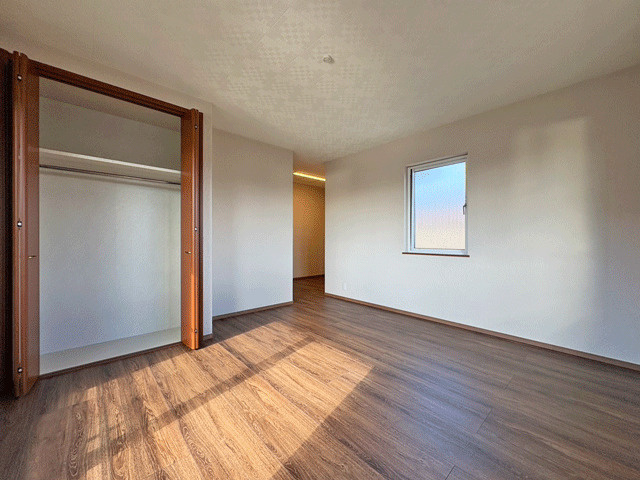 富谷市成田4丁目　スモリ工業施工の家♪の洋室