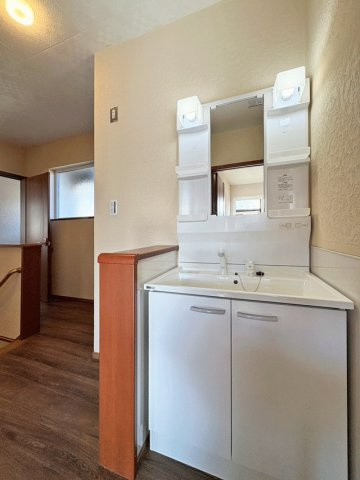 富谷市成田4丁目　スモリ工業施工の家♪の独立洗面台