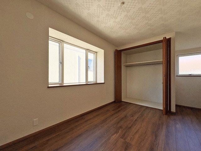 富谷市成田4丁目　スモリ工業施工の家♪の洋室