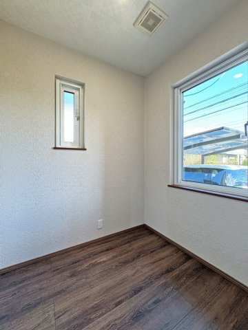 富谷市成田4丁目　スモリ工業施工の家♪の洋室