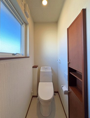 富谷市成田4丁目　スモリ工業施工の家♪のトイレ