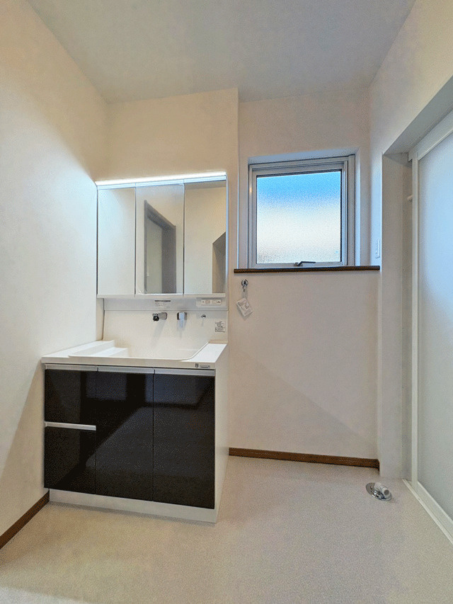 富谷市成田4丁目　スモリ工業施工の家♪の独立洗面台