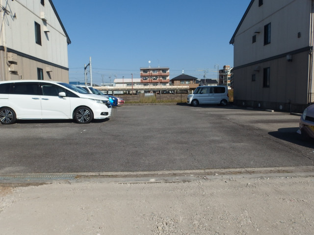 セジュール西岡崎の駐車場
