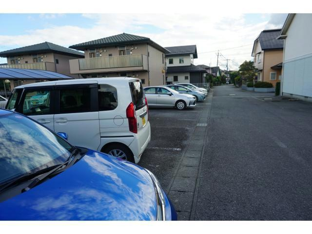 【駐車場】 | ビバリーヒルズＢ | 駐車場