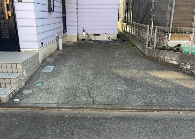 【駐車場】 | 駐車場と明記されていても、最小スペースでつくられた駐車場だと大型車は駐車できなかったり、出入りしにくくなったりする可能性があります。お車のサイズと購入したい物件の駐車場のサイズを現地で確認しましょう。