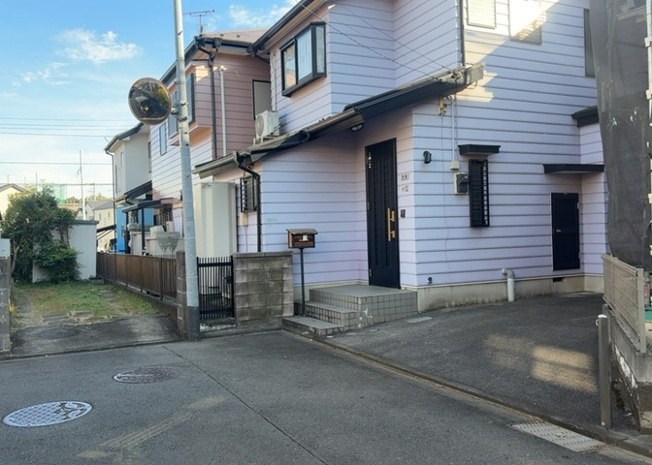 【外観】 | お持ちの車種によっては前面道路が広い方が便利でしょう。しかし、前面道路が広ければその分交通量が多くなるため、騒音などが気になる場合があります。実際に現地を見学し、周辺交通量や騒音などを確認しましょう！