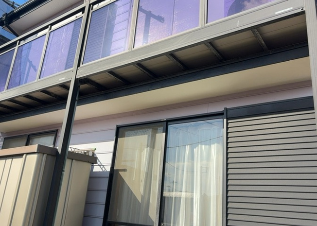 【構造・工法・仕様】 | 木造住宅とは土台、壁、柱など建築物の強度を支える構造体の材に木が使用されている構造を指します。構造体は建物の自重を支えるだけではなく風圧や水圧、積裁荷重などあらゆる衝撃に耐えるための基礎です。