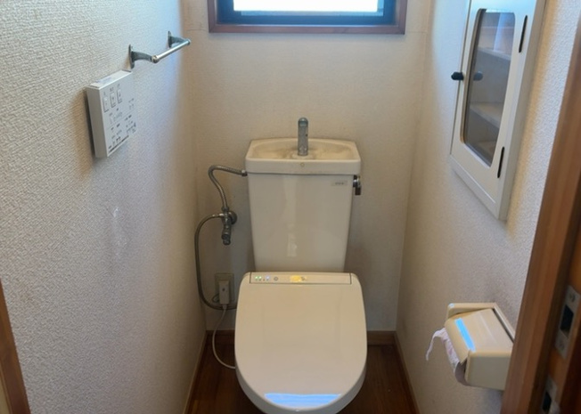【トイレ】 | トイレは大きさや形、機能、抗菌性などが異なる多種多彩なタイプが各メーカーから出ています。それぞれに良さがあるため、事前にどういったタイプのトイレがいいのかをご家庭内で決めて、内見に行くといいでしょう。