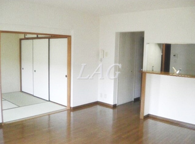 【居間・リビング】 | ロイヤルヒルズ高砂 | 洋室のお部屋です。