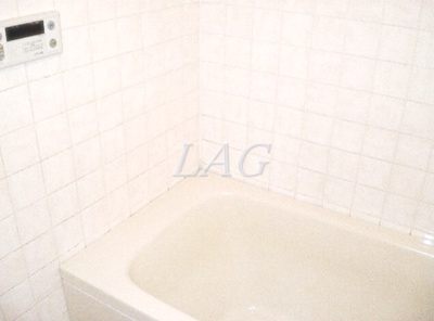 【浴室】 | ロイヤルヒルズ高砂 | お風呂です。