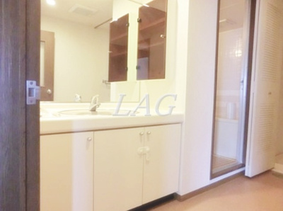 【洗面所】 | ロイヤルヒルズ高砂 | 洗面台です。