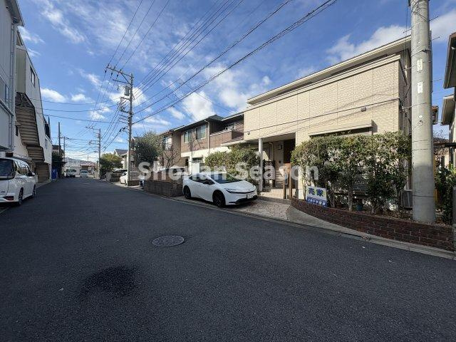 【間取り】 | 縁側は暖かな日差しが差し込むので室内洗濯物干し場としても使えます！
壁掛けタイプのＬ字型キッチンは集中してお料理ができます◎