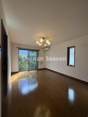 【内装】 | 和室に「縁側」があり、腰掛けて庭の景色を楽しめます◎