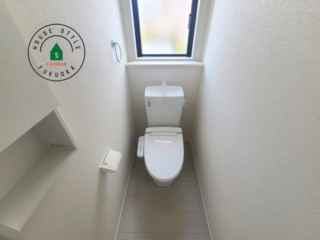 福岡市東区大岳2丁目第1-2棟（2号棟）の内観：施工例|温水洗浄便座を完備しております。2ヶ所にトイレがあるのは朝の慌ただしい時間も安心です。