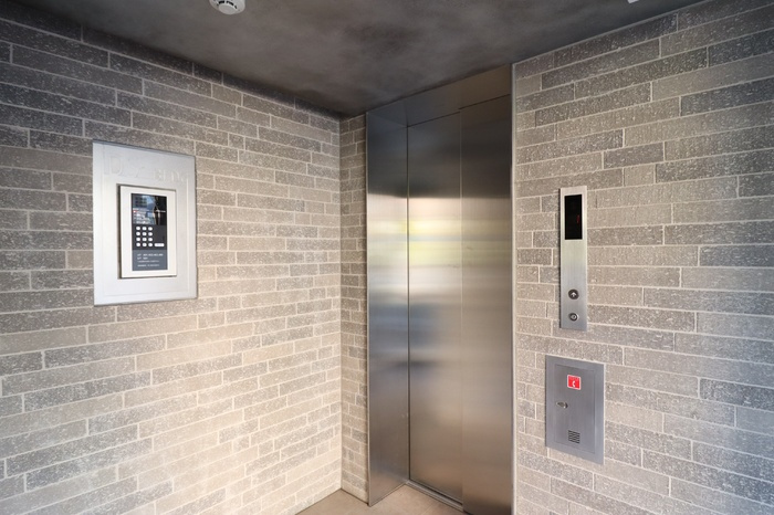 IDS台東ビルのエントランス