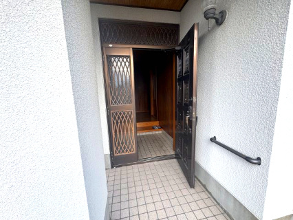 泉南市新家サングリーン中古戸建の玄関|素敵な玄関がお帰りをお待ちしております