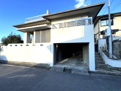 泉南市新家サングリーン中古戸建の外観|JR新家駅徒歩5分。頑丈な鉄筋コンクリート住宅２階建て。