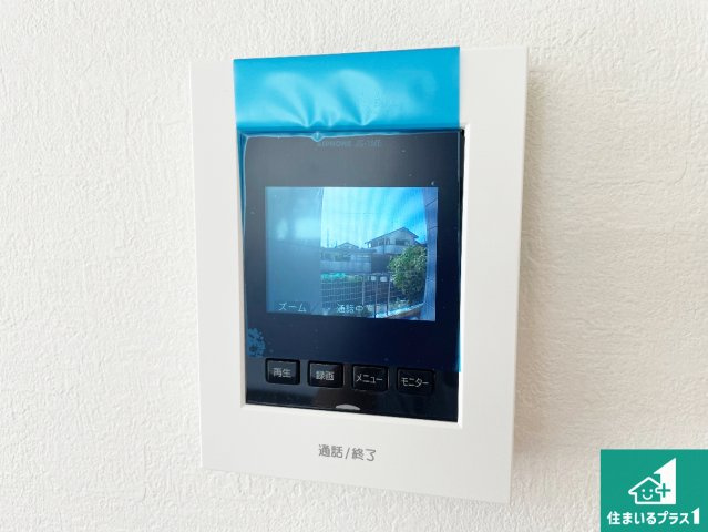 伊丹市鈴原町　第2期　新築一戸建ての防犯設備|カラーモニターインターホン！声だけでなく来訪者の姿や顔がモニターで確認できるので、小さなお子様がいらっしゃるご家庭でも安心できます！