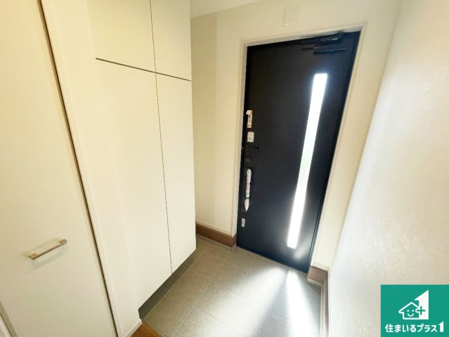 伊丹市鈴原町　第2期　新築一戸建ての玄関|シューズボックスにはたくさんの靴が収納できるので玄関周りはいつもスッキリ！ご家族が増えても安心！