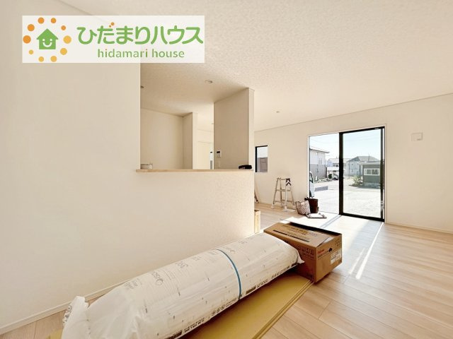 【居間・リビング】 | 結城市結城第43　新築戸建　6号棟 | お子様が元気に遊べる広々としたリビングです！