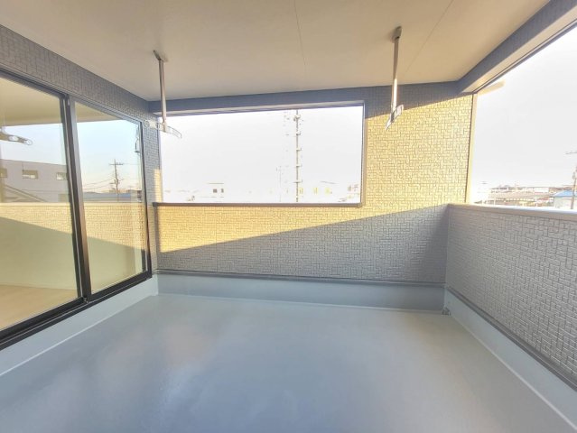 【Cradle garden】宇都宮市川田町 第6のバルコニー|〇11号棟　インナーバルコニー〇
ちょっと外に出て深呼吸したくなる、そんなちょうどいい広さのバルコニー。
暮らしに自然な開放感を添えてくれます♪
※2025年11月撮影