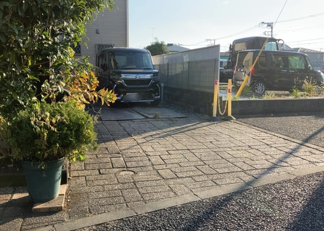 【駐車場】 | 駐車場と明記されていても、最小スペースでつくられた駐車場だと大型車は駐車できなかったり、出入りしにくくなったりする可能性があります。お車のサイズと購入したい物件の駐車場のサイズを現地で確認しましょう。