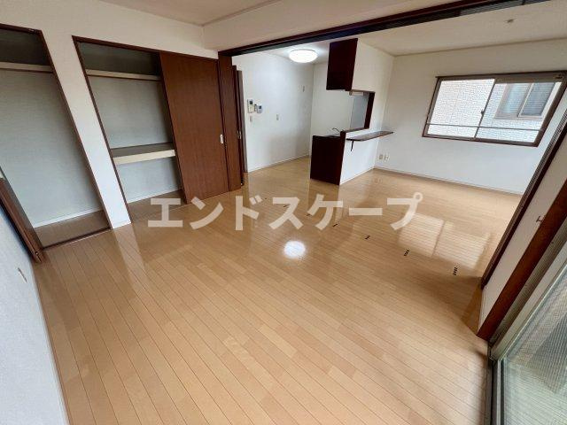 グランIIの居間・リビング|高崎、前橋、伊勢崎エリアのお部屋探しはエンドスケープまで！お客様の理想お聞かせ下さい♪