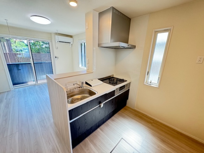 Ｄ－ａｖａｎｃｅ六名のキッチン