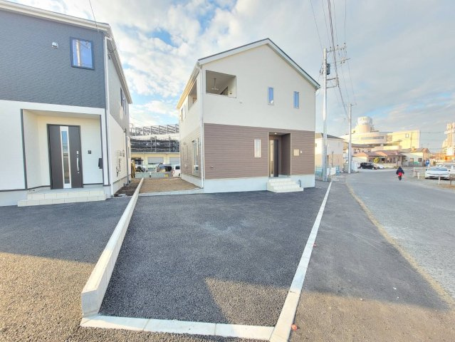 【Cradle garden】宇都宮市川田町 第6の駐車場|○10号棟　駐車スペース○
カースペース1台～可能です。前面道路幅約6ｍ、幅広ですので、車の運転が苦手な方でも安心です♪
※2025年11月撮影