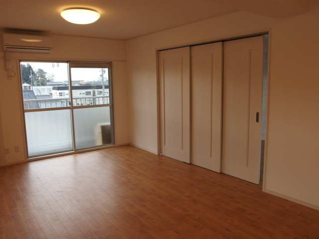 マンション英苑の洋室