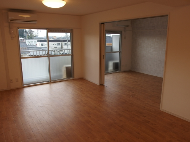 マンション英苑の洋室