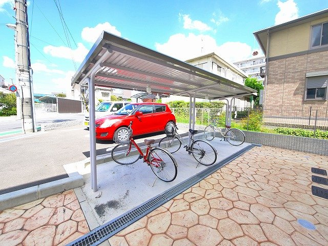 アンシェント・スリーのその他共用部分|ゆったりとした駐輪スペース。