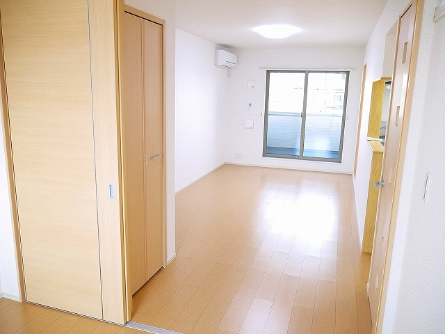 アンシェント・スリーの居間・リビング|こちらのリビングで趣味の時間をお楽しみください