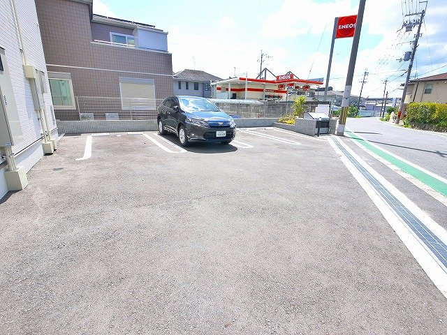 アンシェント・スリーの駐車場|車をお持ちの方に嬉しい駐車場付きの物件です